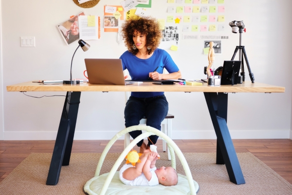 freelancing mom Balancing Between Work and Marriage